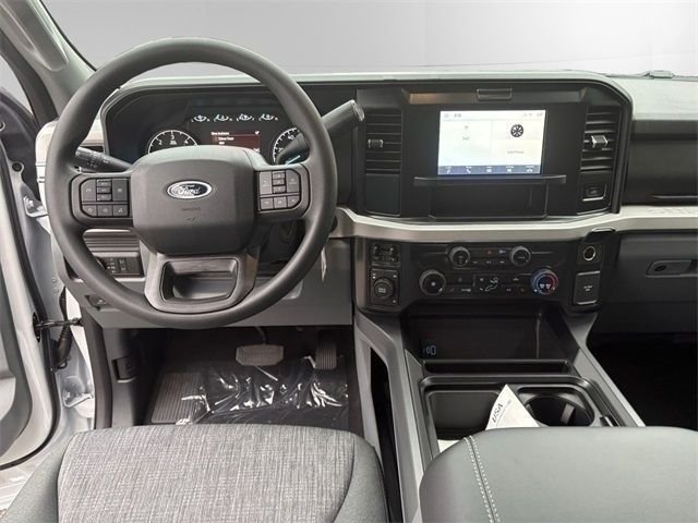 2026 Ford F-350 Super Duty Chassis Cab XLT - Photo 10
