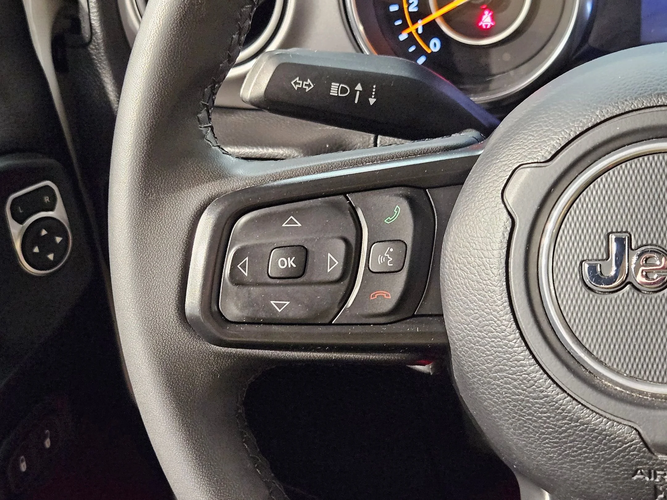 Used 2023 Bright White Clearcoat Jeep Sport S image 27