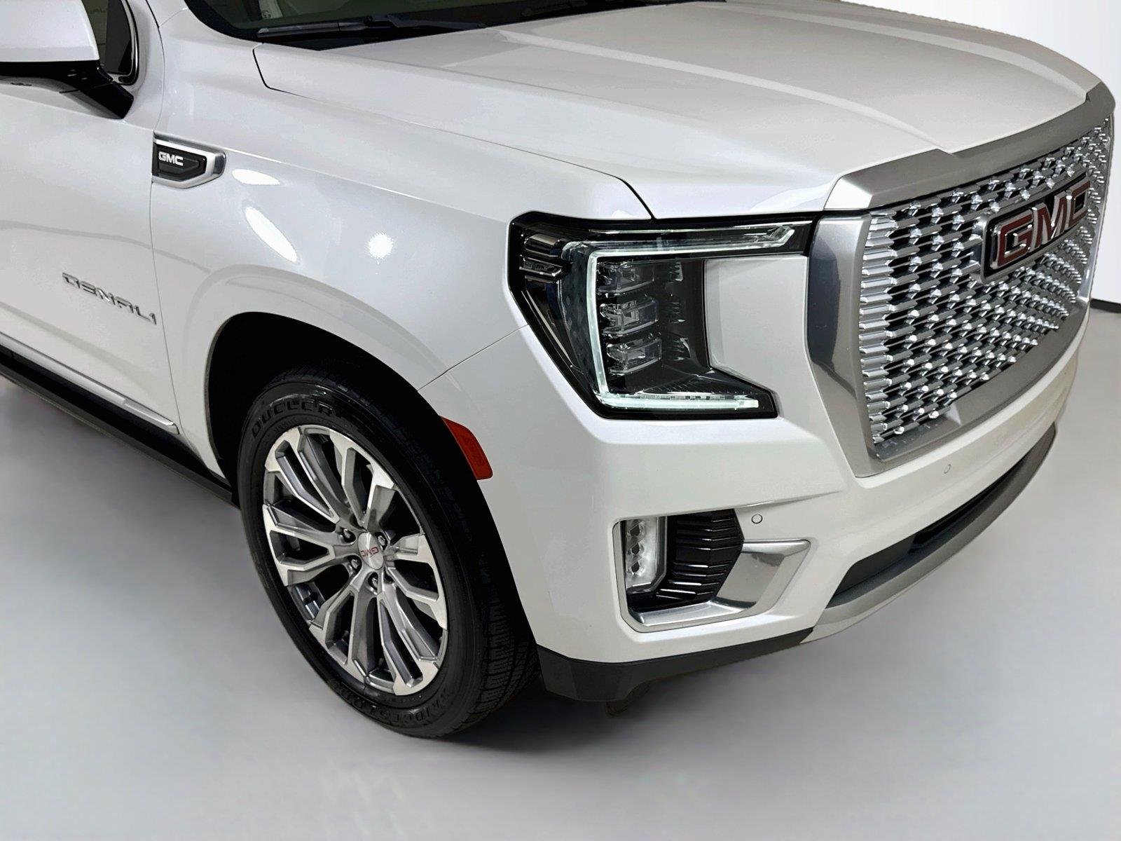 Used 2022 White Frost Tricoat GMC Denali | 22
