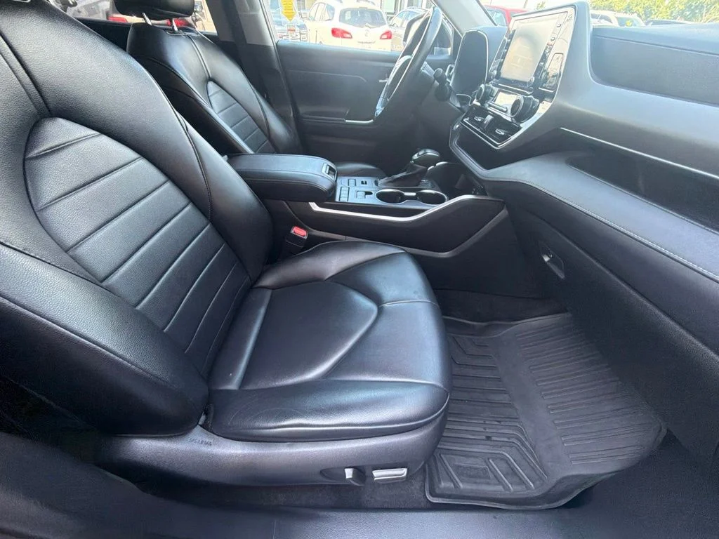 Used 2022 Black Toyota XLE image 40
