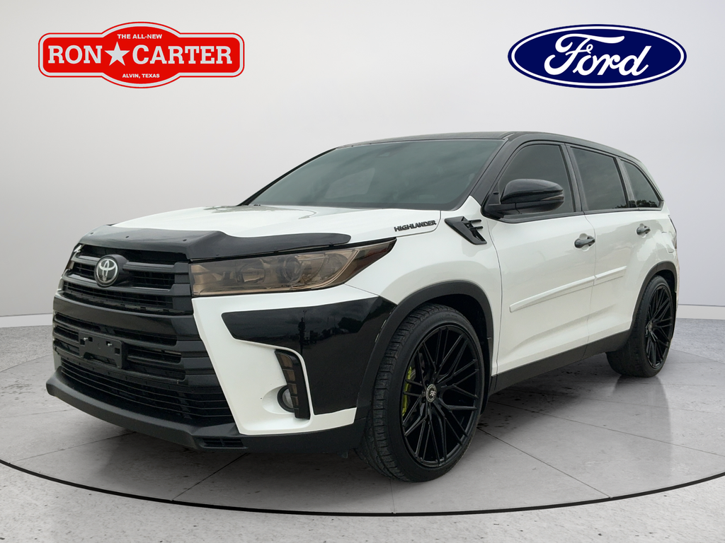 Used 2019 Blizzard Pearl Toyota LE Plus image 3