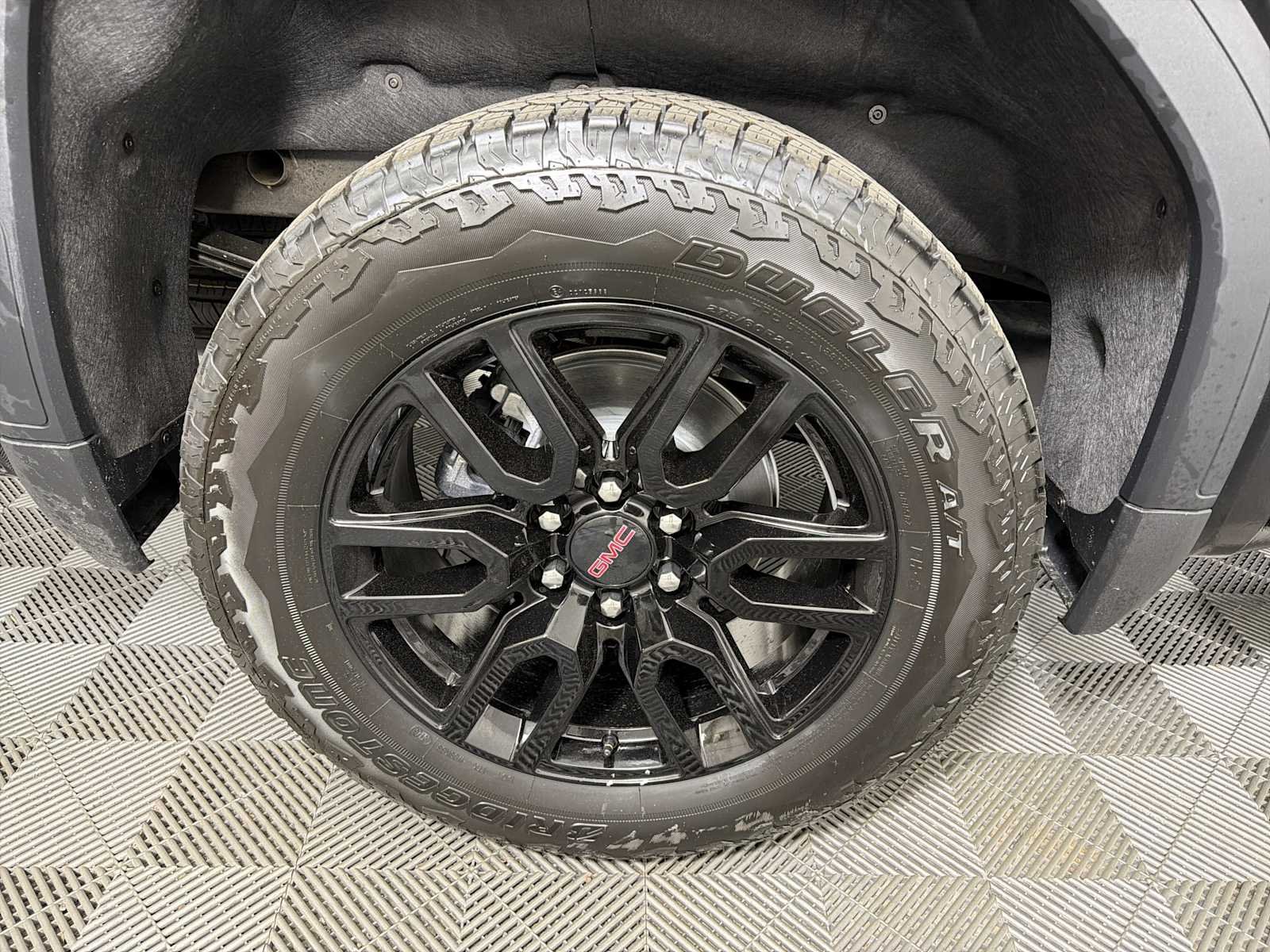 New 2026 Onyx Black GMC Elevation image 15