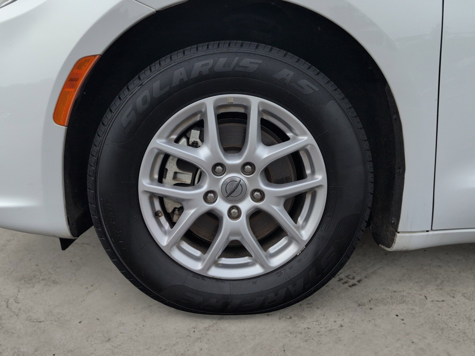 Used 2024 Bright White Clearcoat Chrysler Touring L image 27