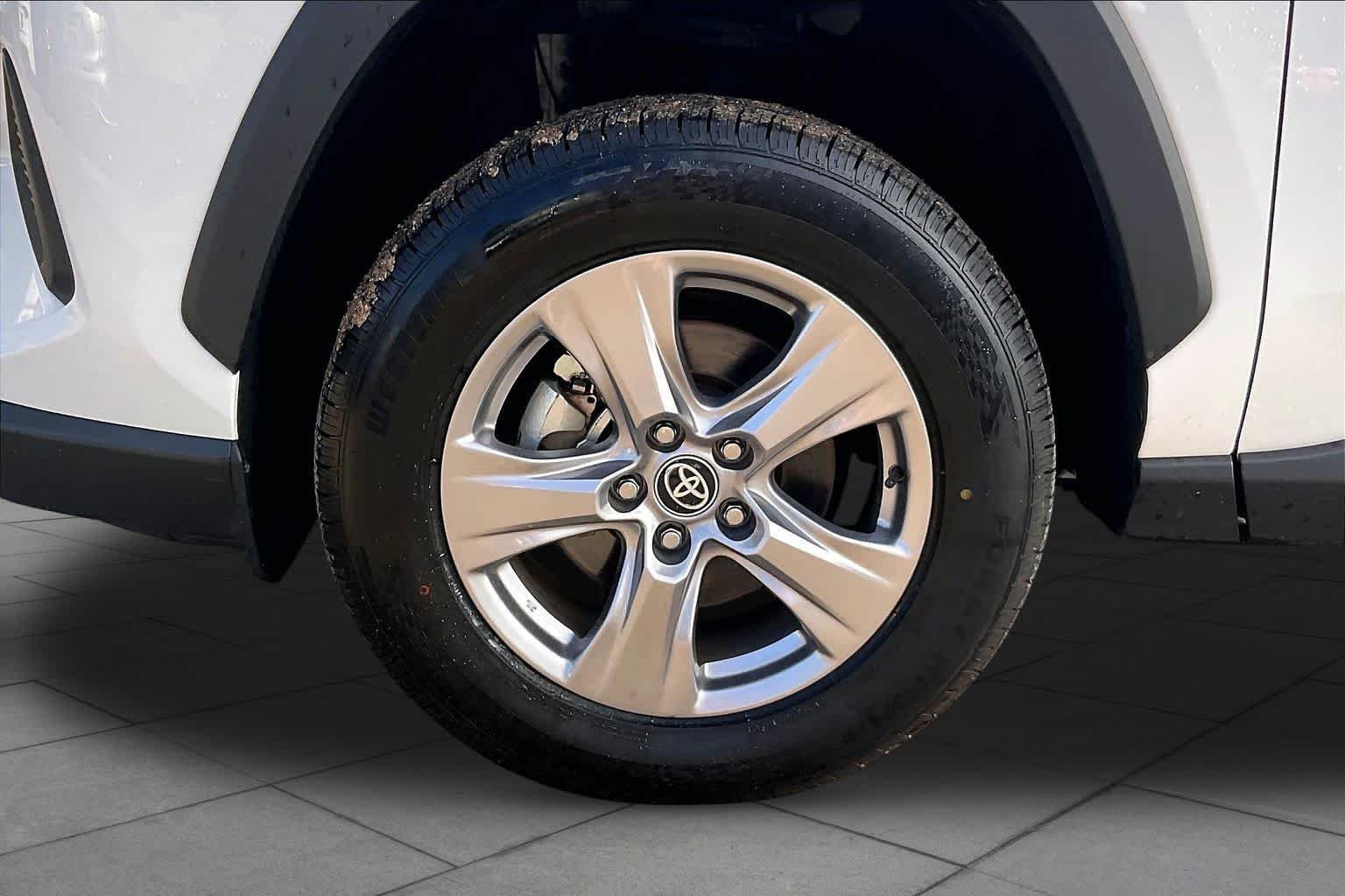 Used 2025 Ice Cap Toyota XLE image 11