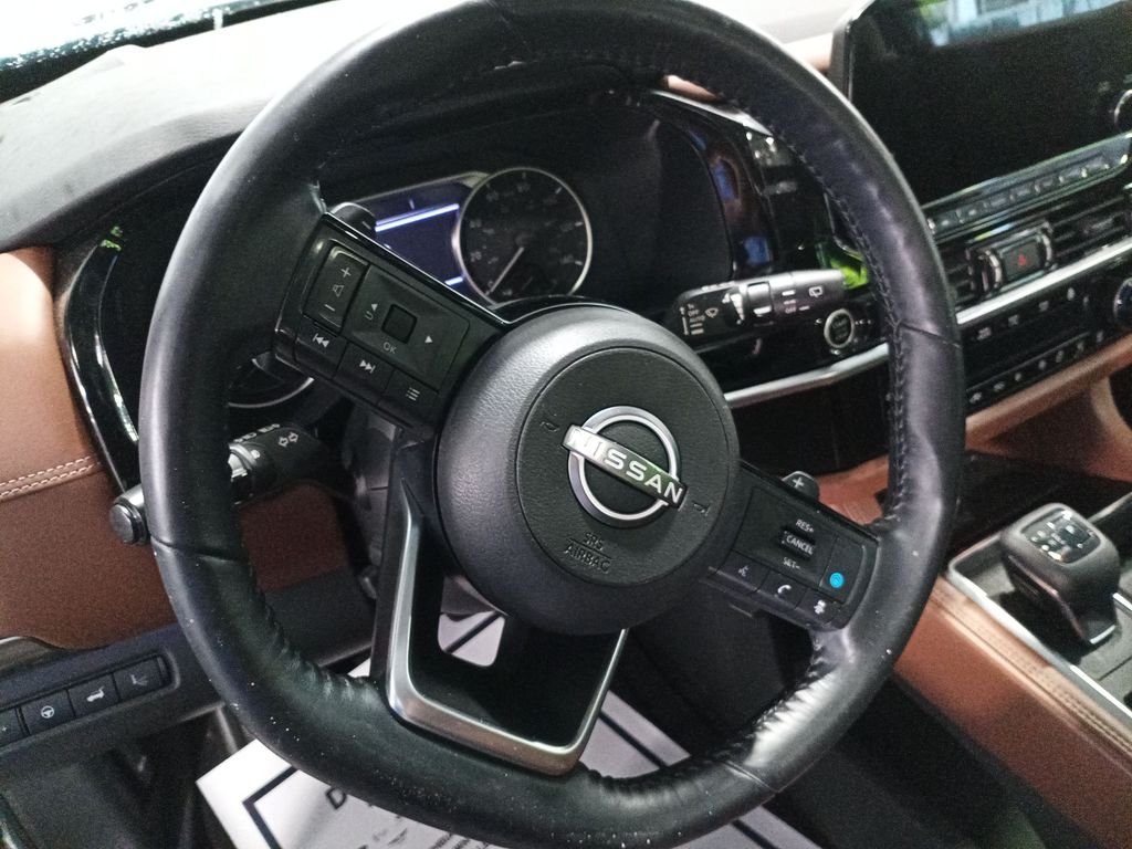 Used 2022 Black Nissan Platinum image 20