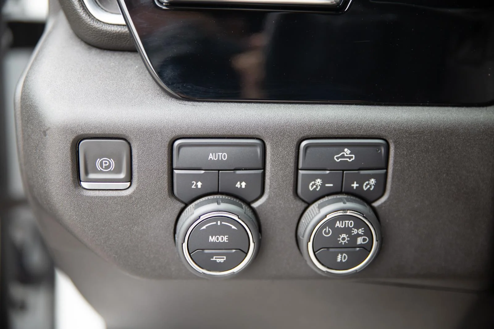 Used 2024 Summit White Chevrolet RST image 19
