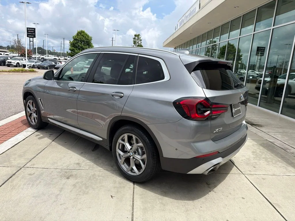 Used 2023 Skyscraper Grey Metallic BMW sDrive30i image 4