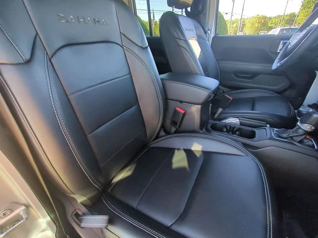 Used 2023 Silver Jeep Sahara image 34