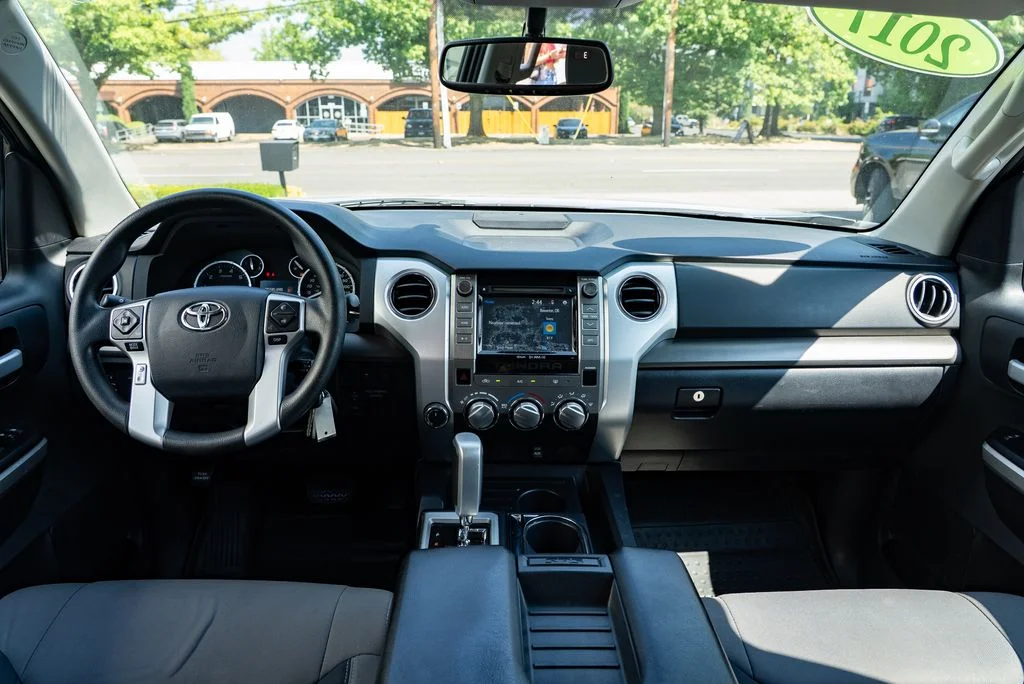 Used 2017 Silver Toyota SR5 image 10