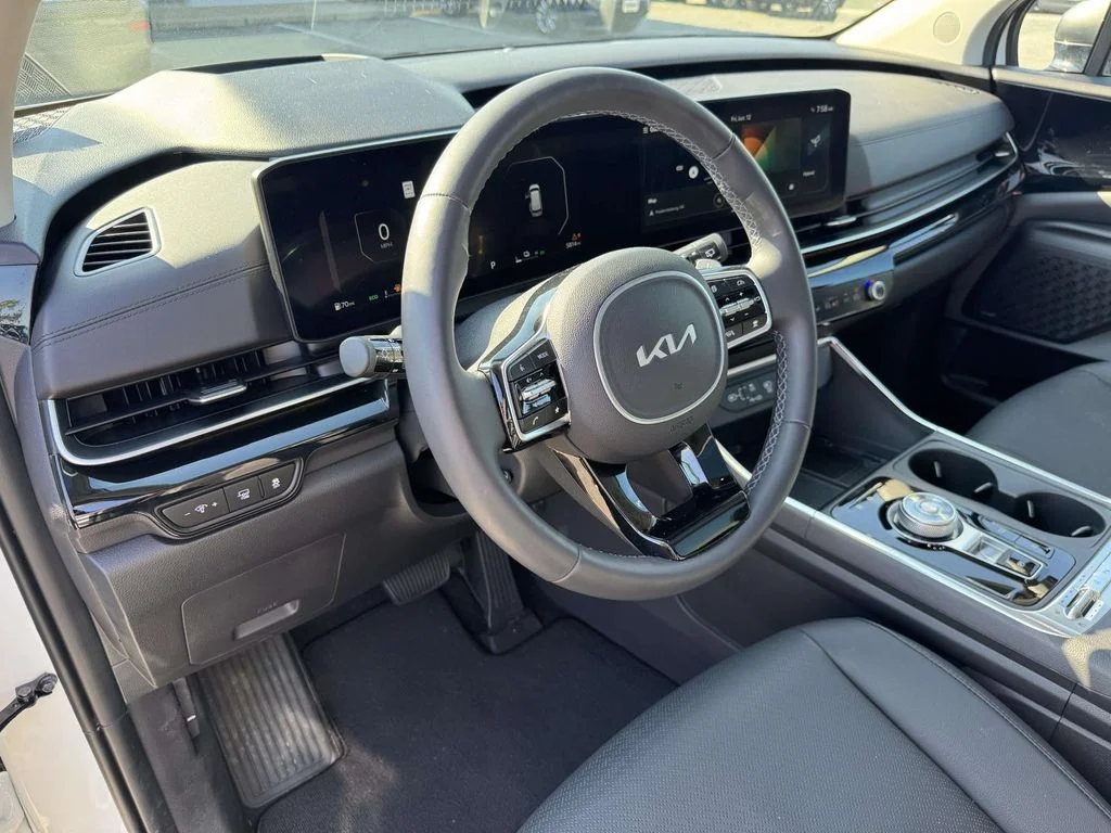 Certified Used 2026 White Kia SX Prestige image 2