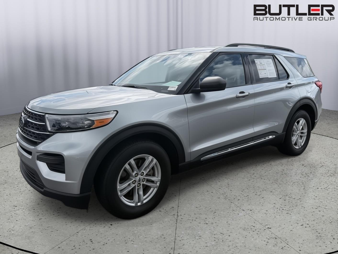 Used 2023 Iconic Silver Ford XLT image 2
