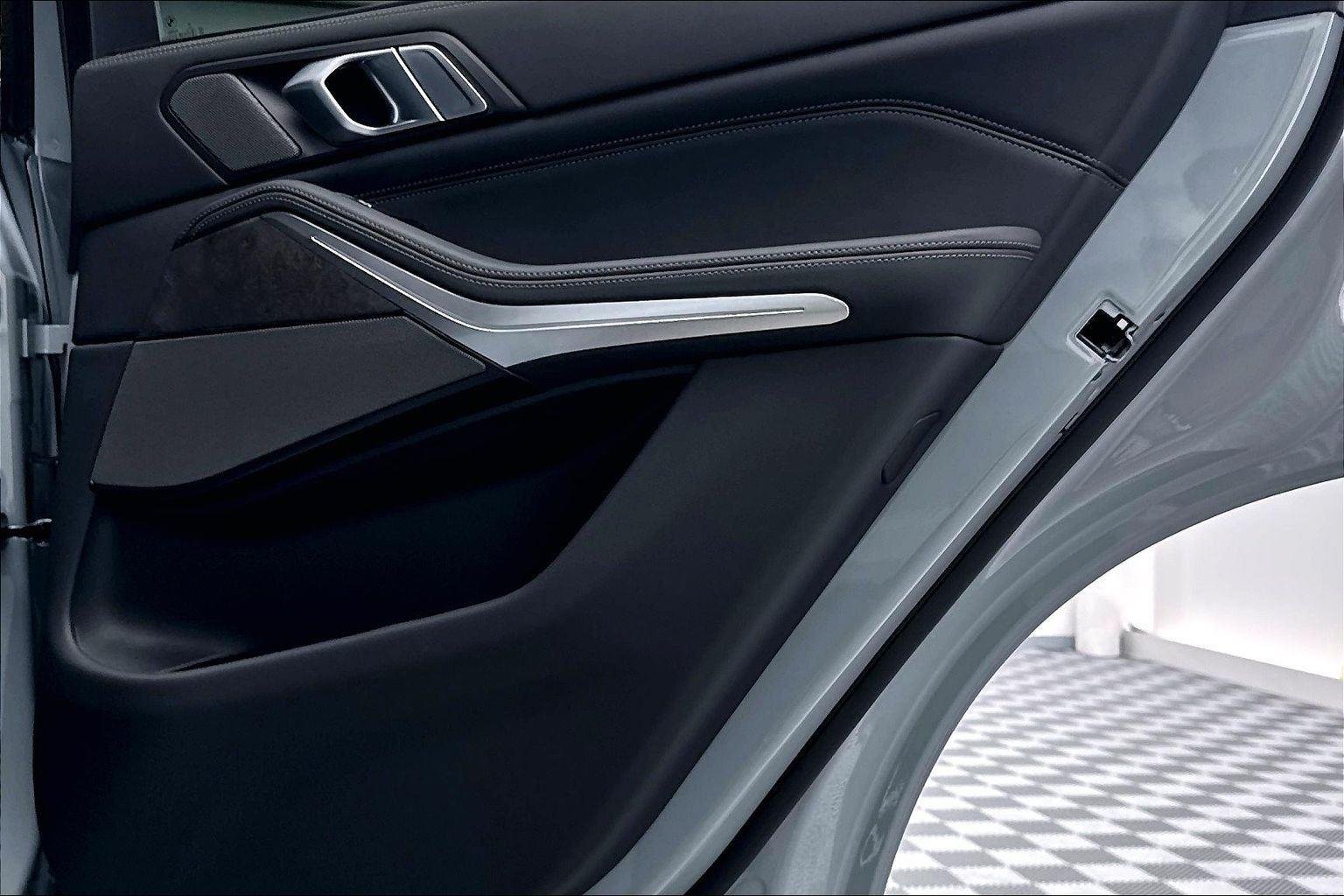 New 2026 Brooklyn Grey Metallic BMW xDrive50e image 32