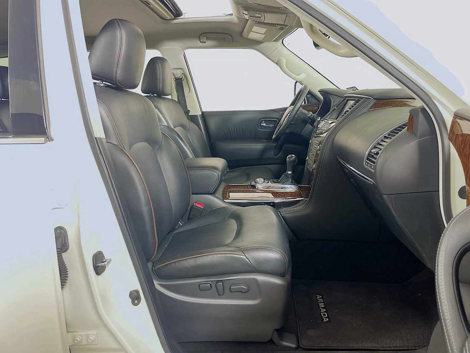 Used 2019 Pearl White Tricoat Nissan SL image 29