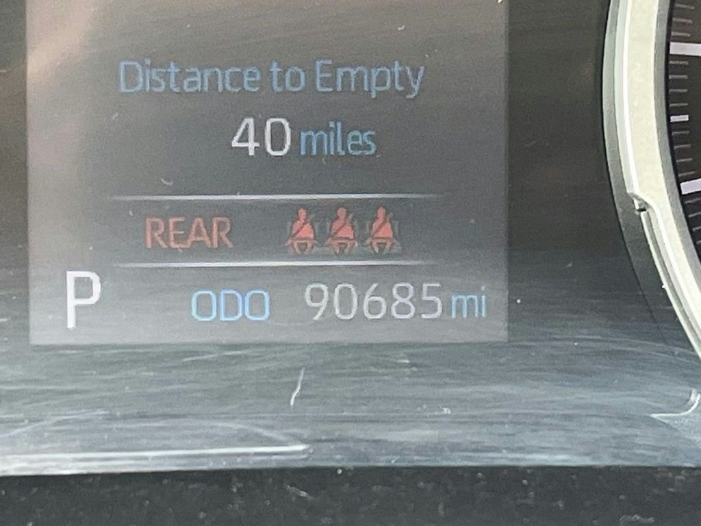 Used 2021 Silver Toyota XLE Premium image 21