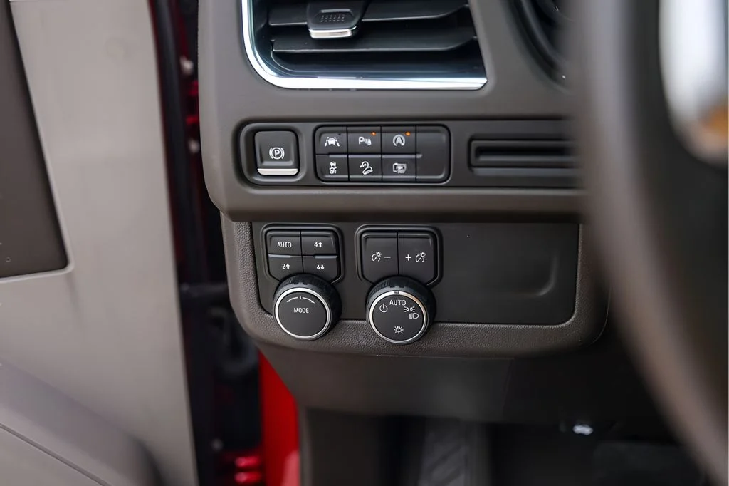 Used 2023 Red Chevrolet Z71 image 18
