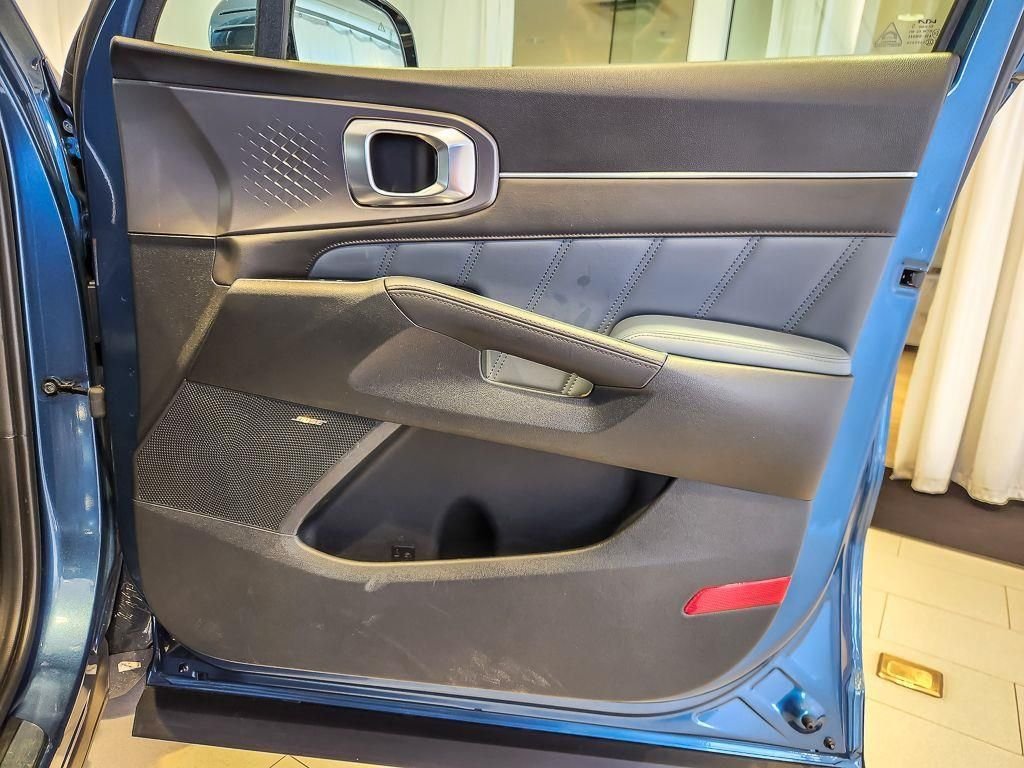 Used 2025 Mineral Blue Kia SX Prestige image 23