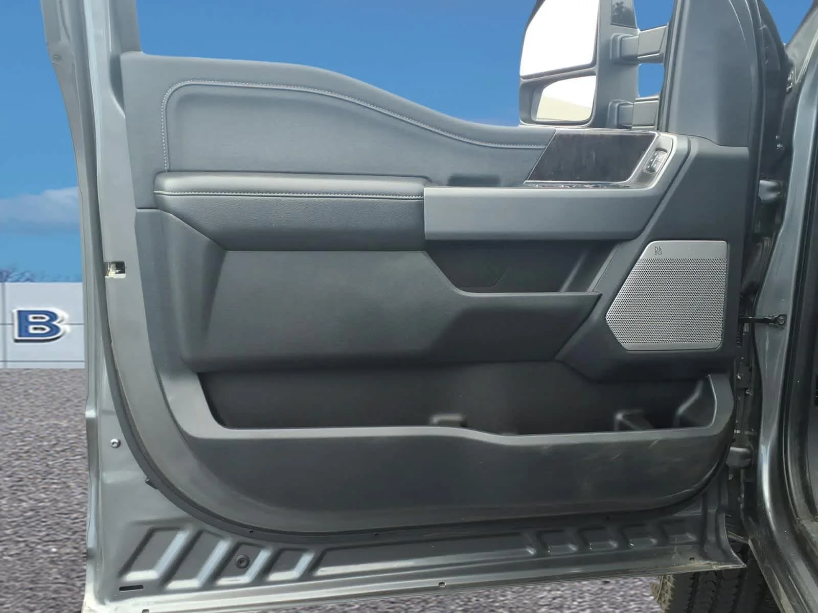 Used 2024 Carbonized Gray Metallic Ford LARIAT image 11
