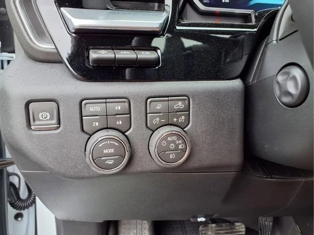 New 2026 Polar White Tricoat Chevrolet High Country image 24
