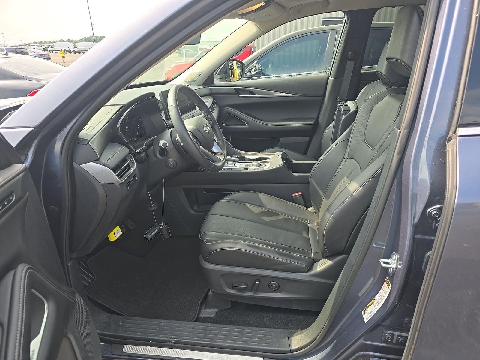 Certified Used 2026 Blue INFINITI LUXE image 4