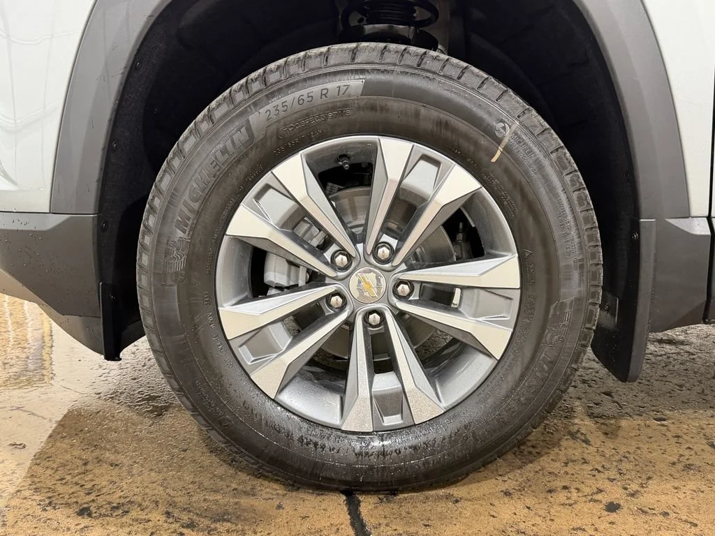 2027 Chevrolet Equinox LT - Photo 14
