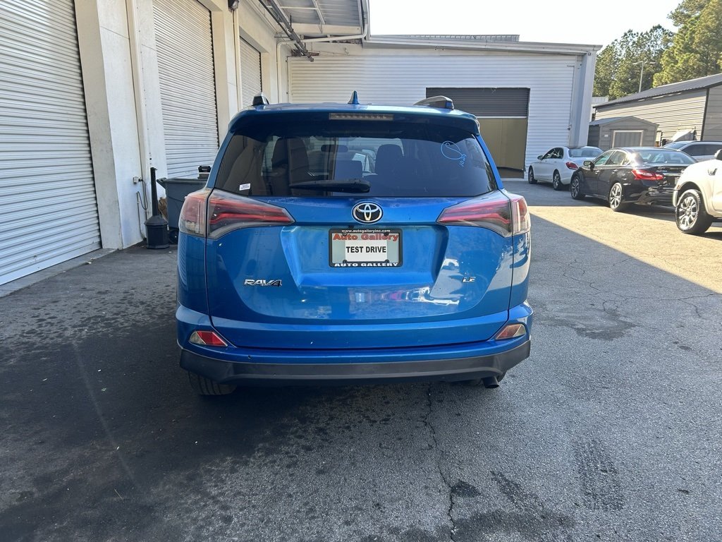 2016 Toyota RAV4 LE photo 3