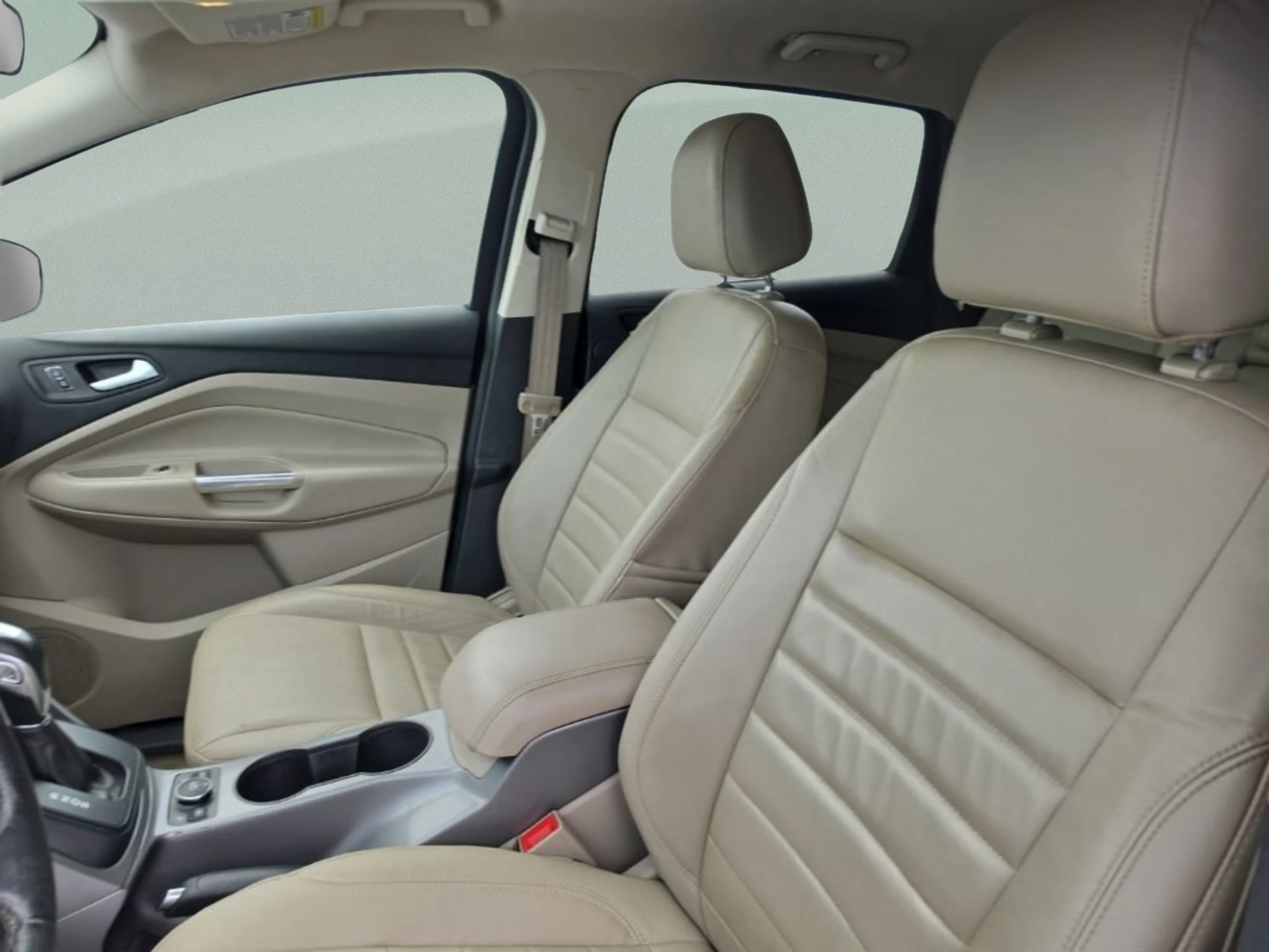 Used 2015 Gray Ford SE image 27