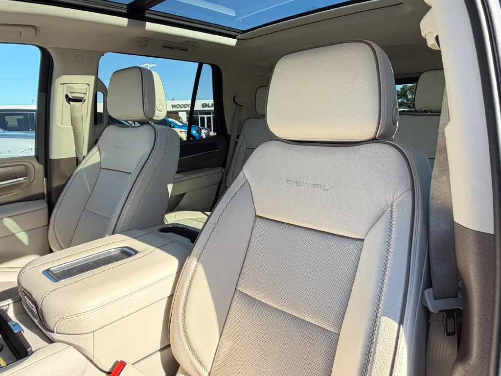 2023 GMC Yukon Denali - Photo 29