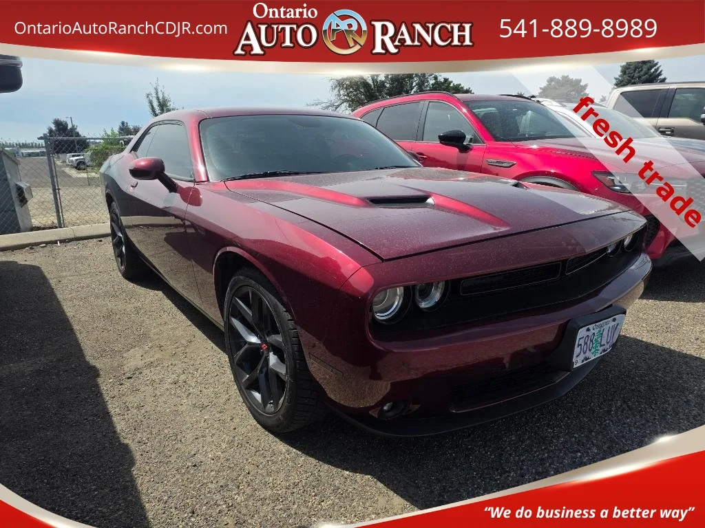 Used 2019 Octane Red Pearlcoat Dodge SXT image 1