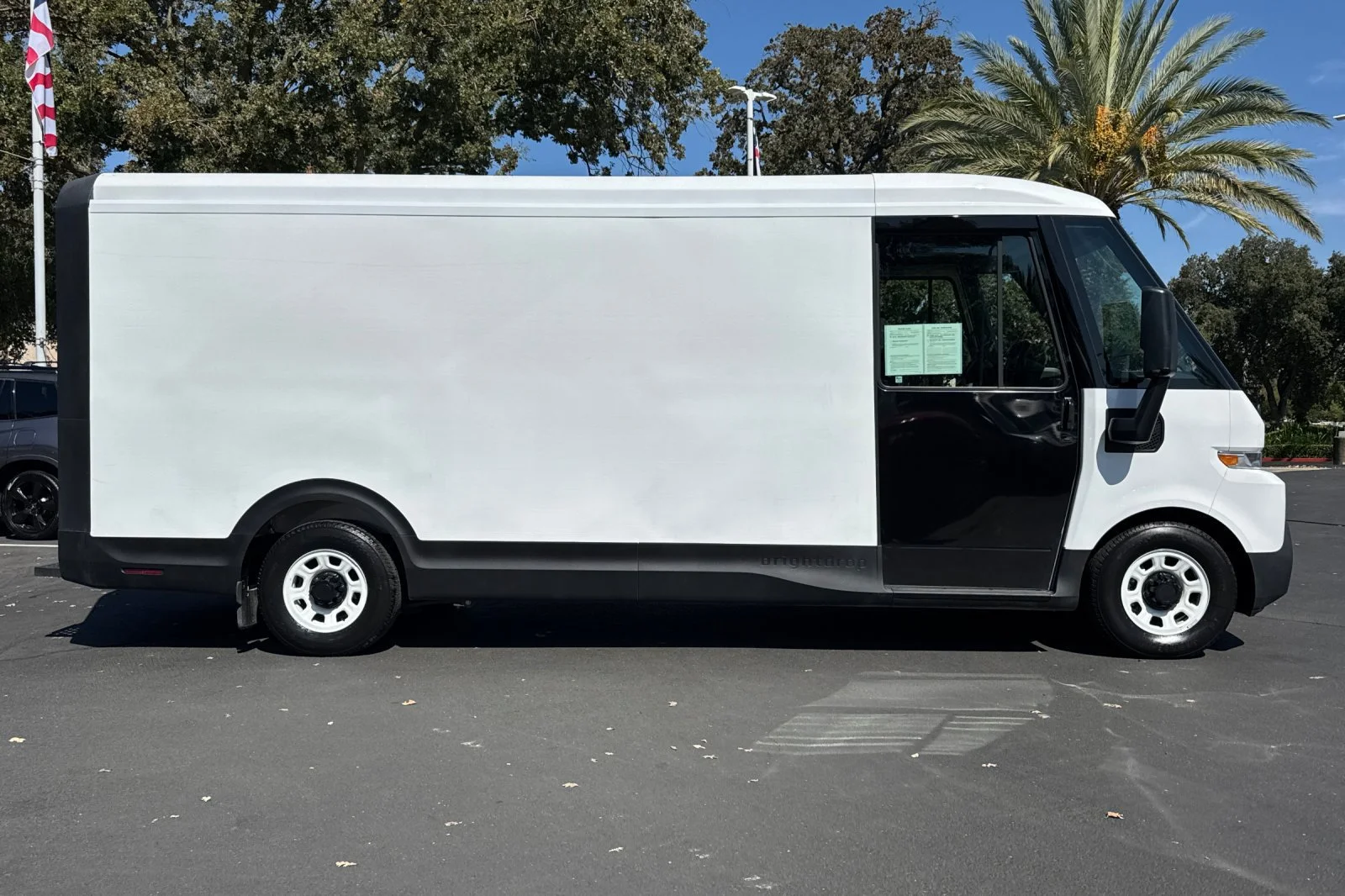Used 2023 Oyster White BrightDrop EJY image 2