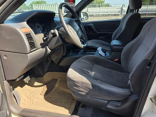 Used 1999 White Jeep Laredo image 9