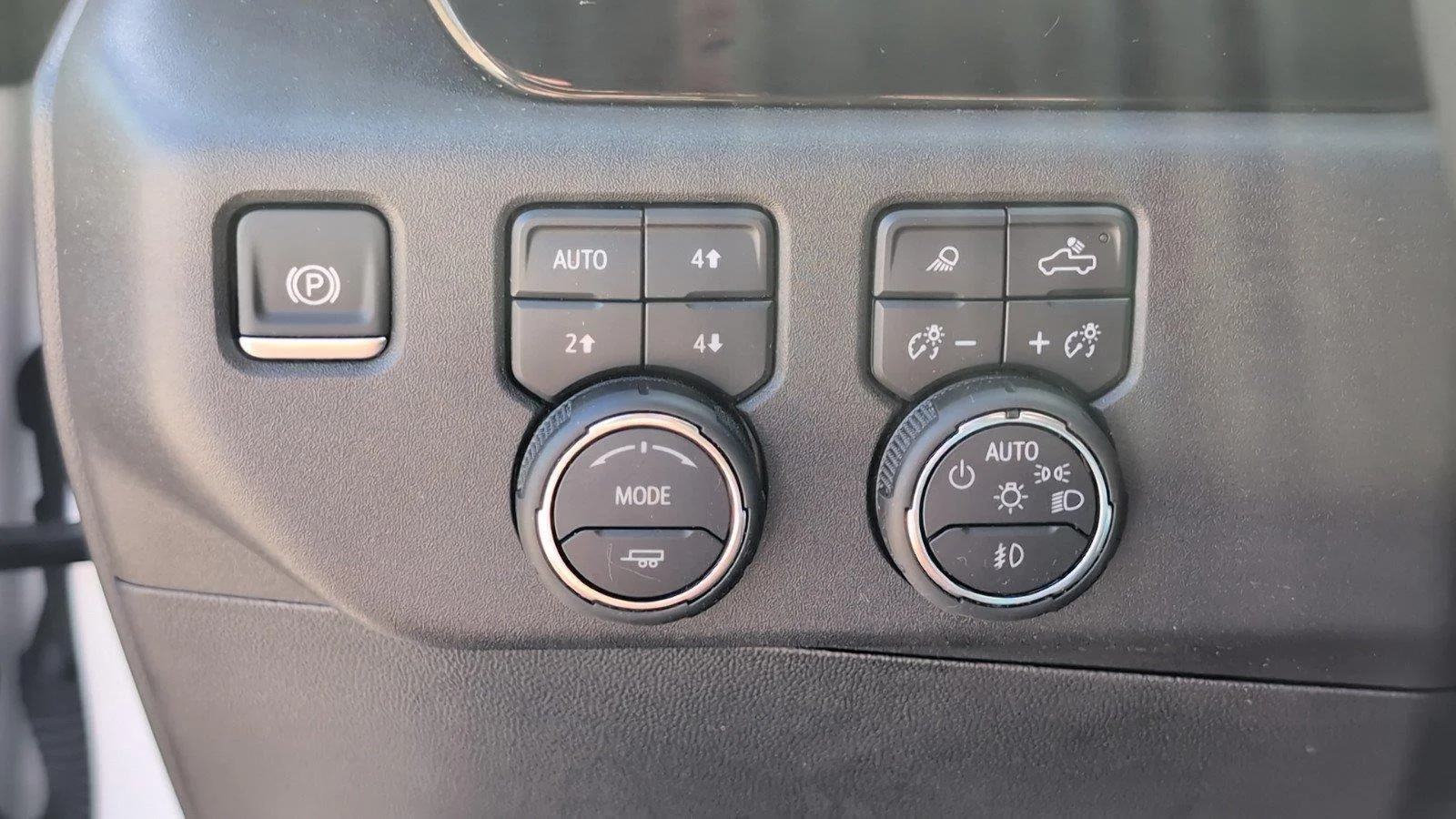 Used 2025 Summit White Chevrolet RST image 31