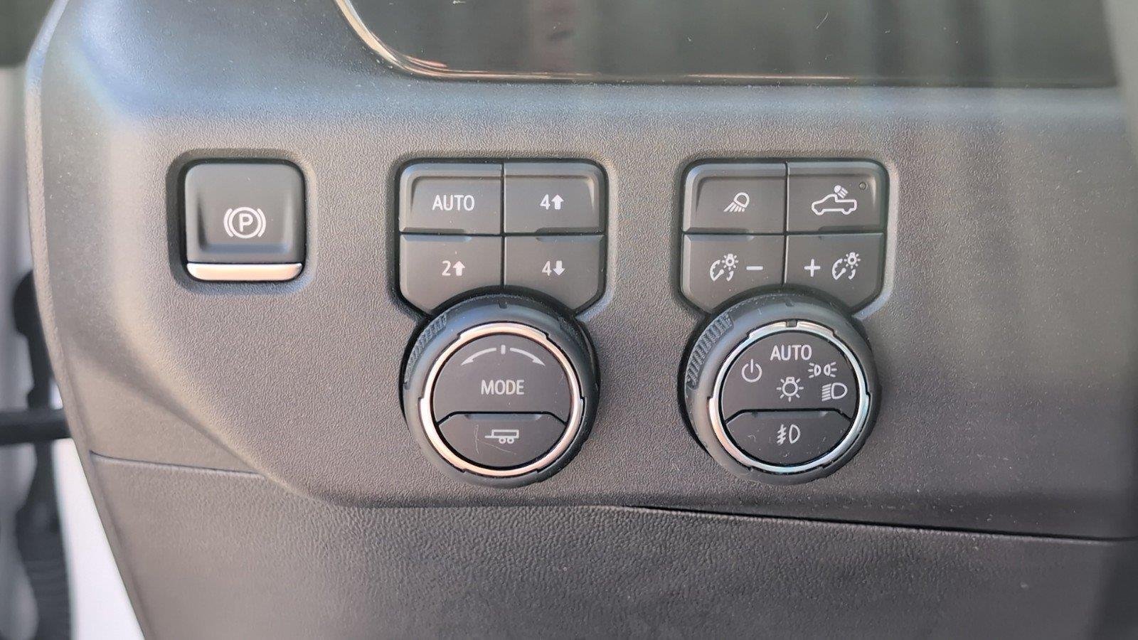 Used 2025 Summit White Chevrolet RST image 31