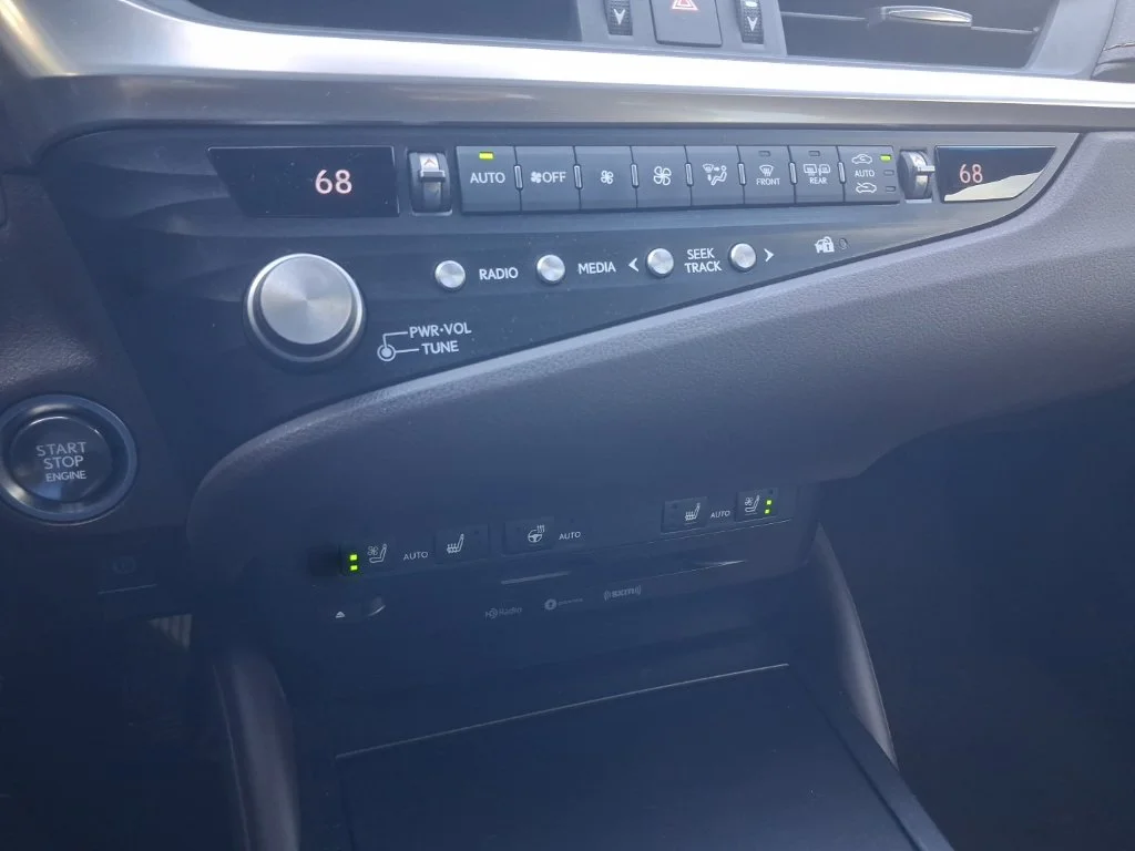 Used 2021 White Lexus 350 image 29