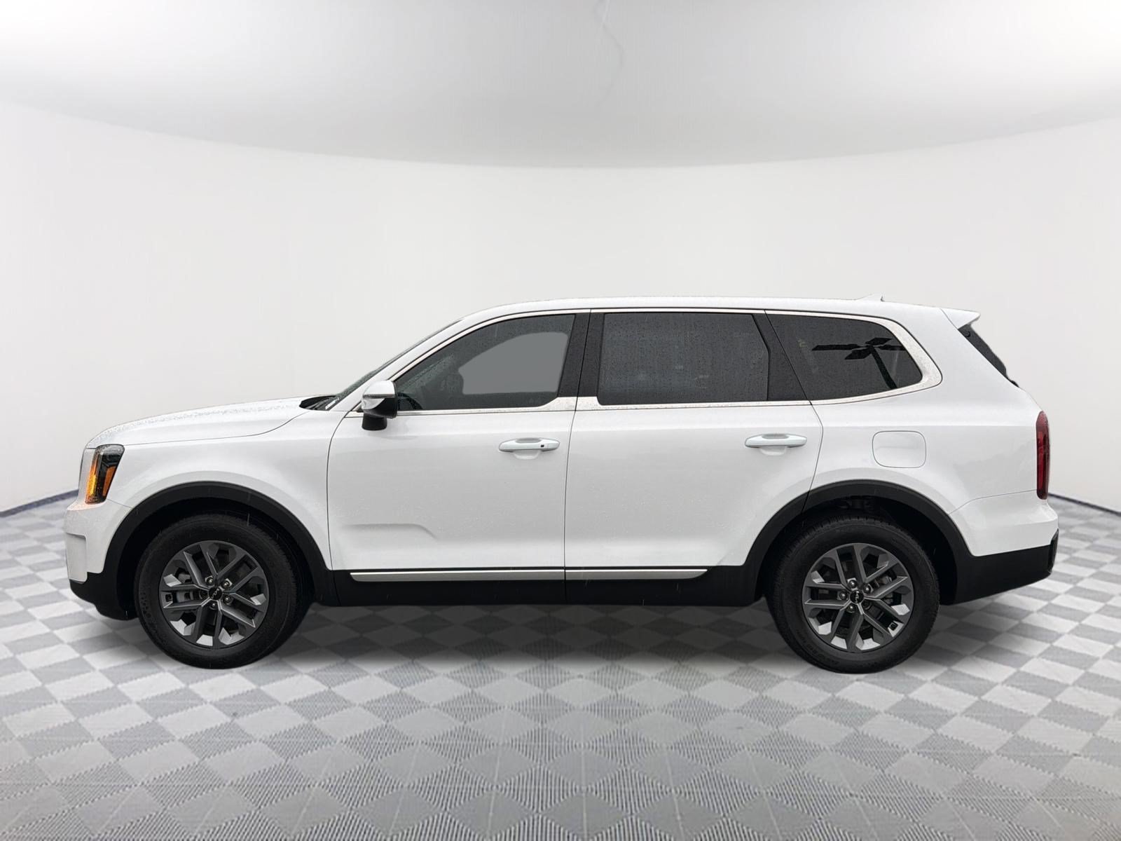 Used 2024 Glacial White Pearl Kia LX image 14