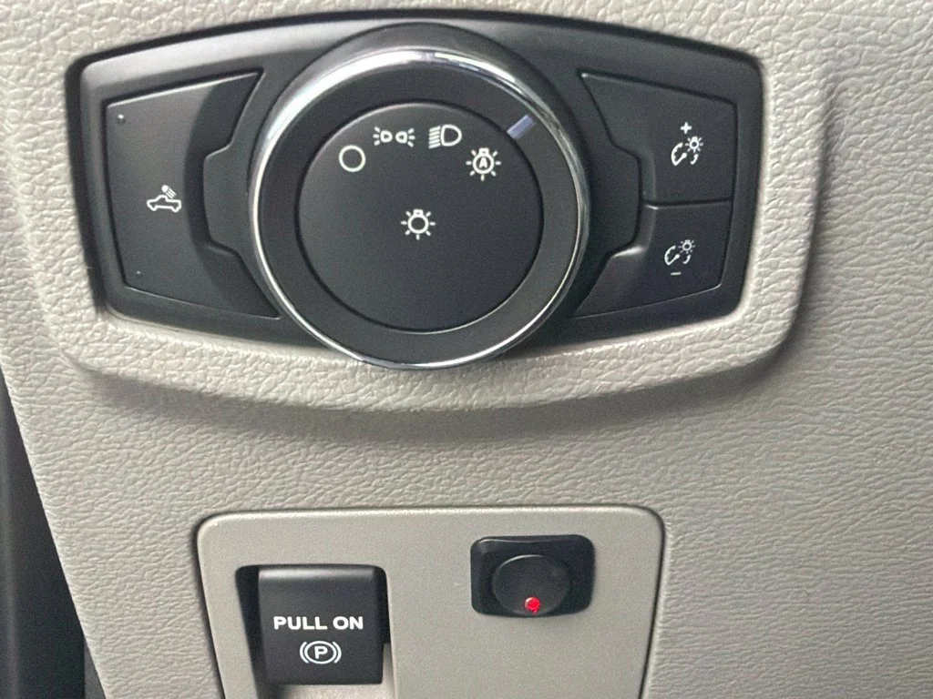 Used 2018 Oxford White Ford XL image 19