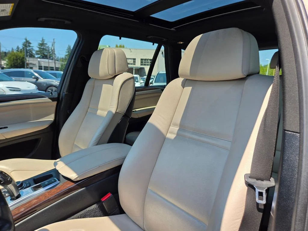 Used 2013 Bronze Metallic BMW xDrive50i image 23