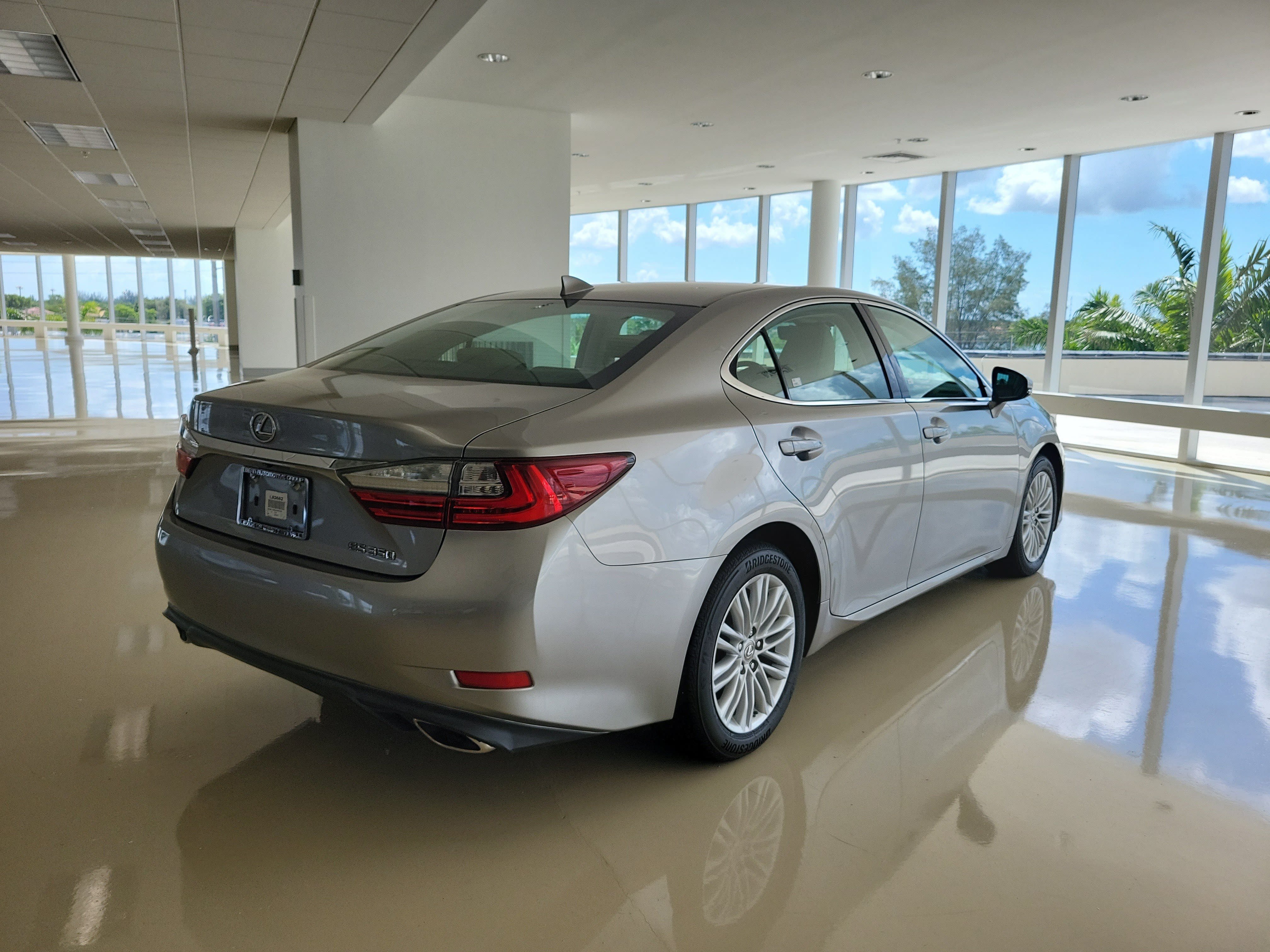 Used 2018 Silver Lexus ES 350 image 7