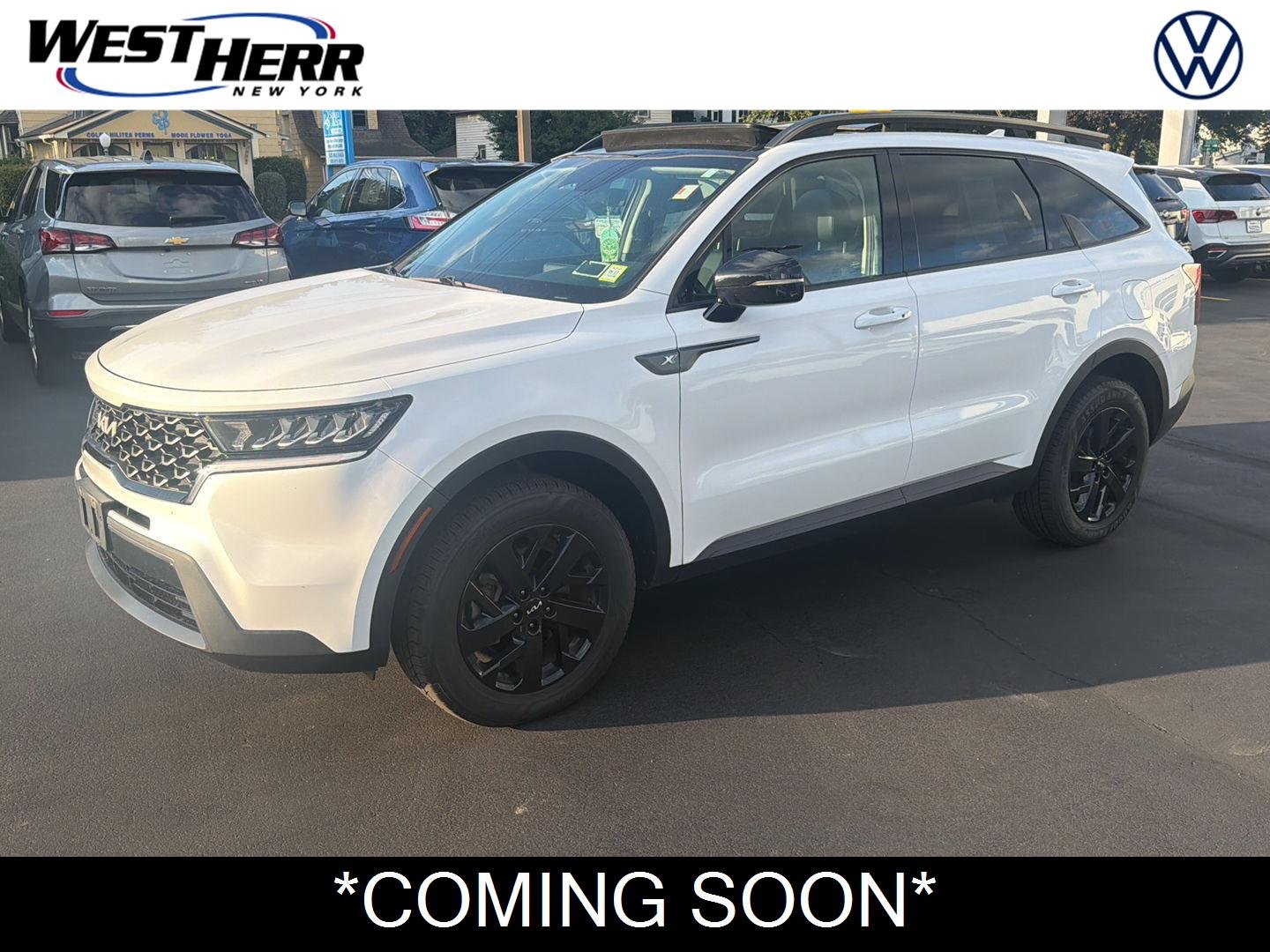 Used 2022 Glacial White Pearl Kia  image 1