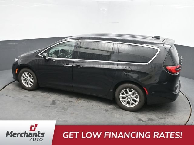 Used 2025 Black Chrysler Select image 36