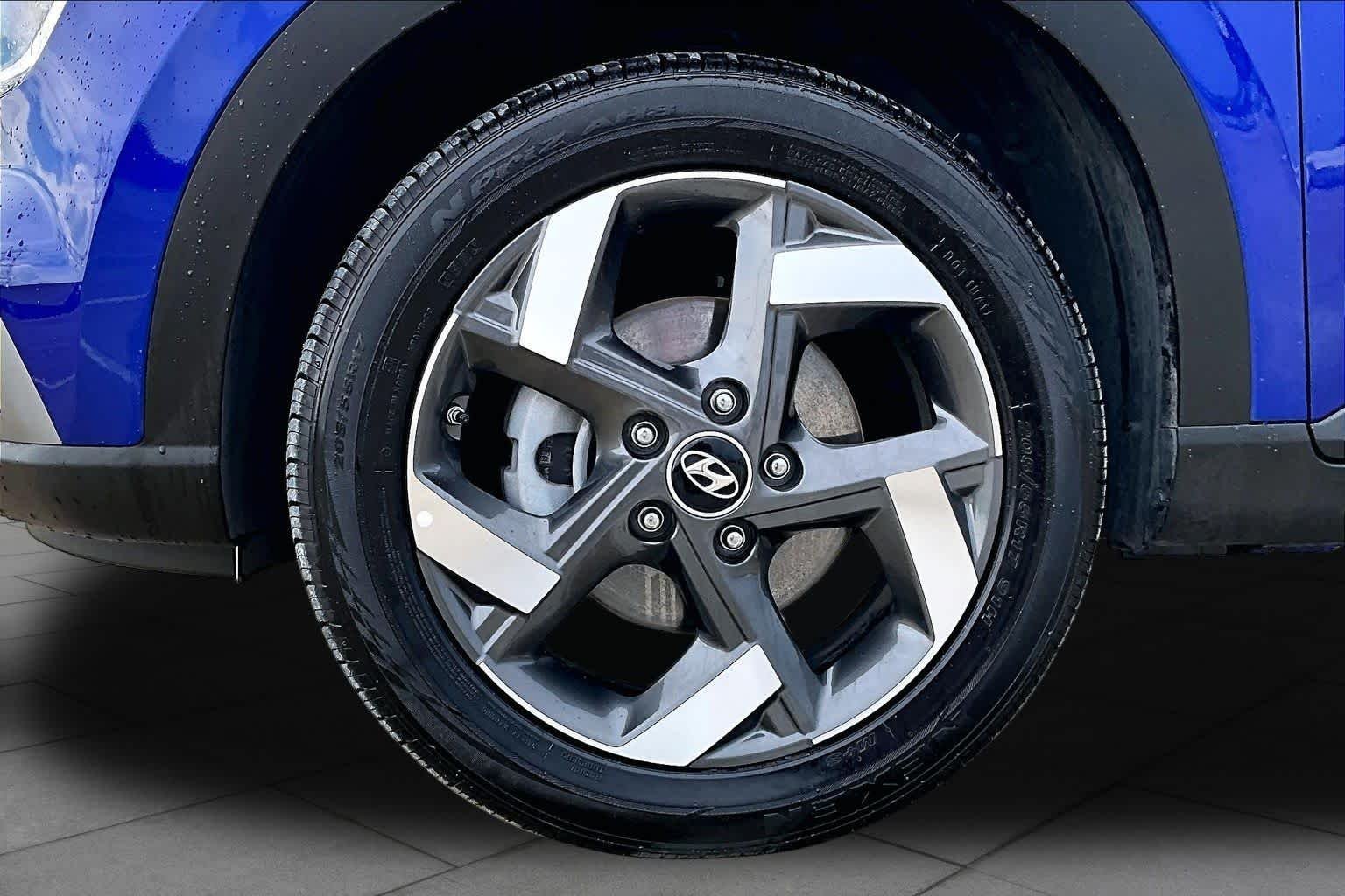 2025 Hyundai Venue SEL - Photo 11