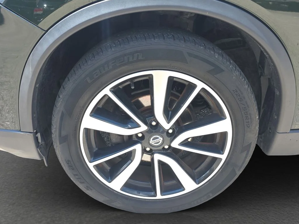 Used 2020 Green Nissan SL image 4