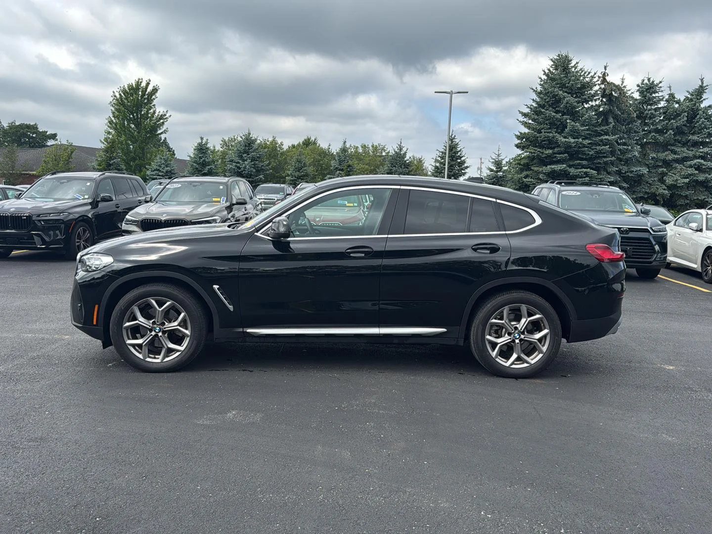 Used 2023 Jet Black BMW xDrive30i image 6
