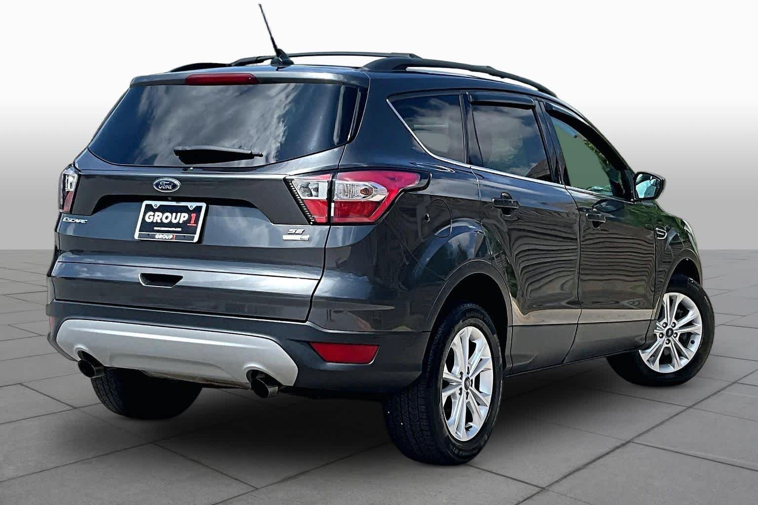 Used 2018 Magnetic Metallic Ford SE image 13