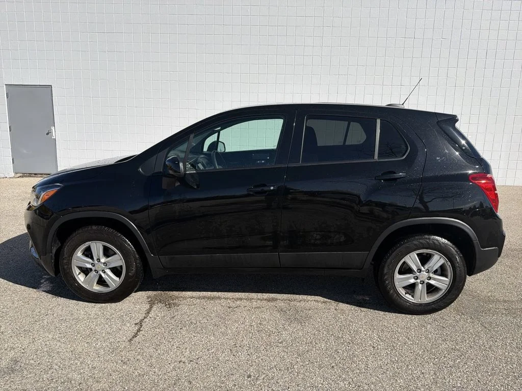 2022 Chevrolet Trax LS - Photo 10