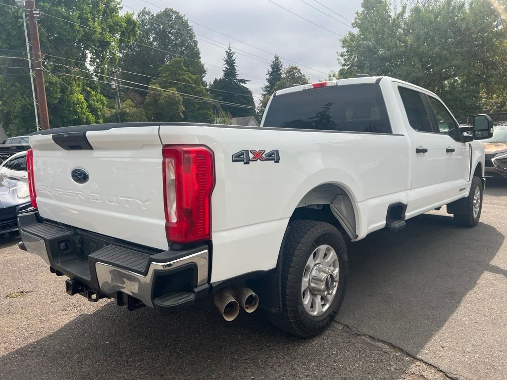 Used 2023  Ford  image 4