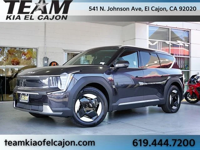 New 2026 Gray Kia Wind image 2