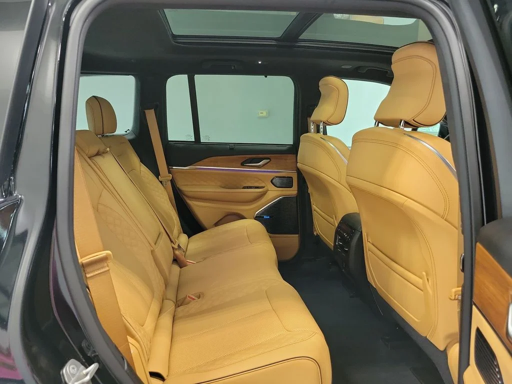 Used 2023 Black Jeep Summit Reserve image 8