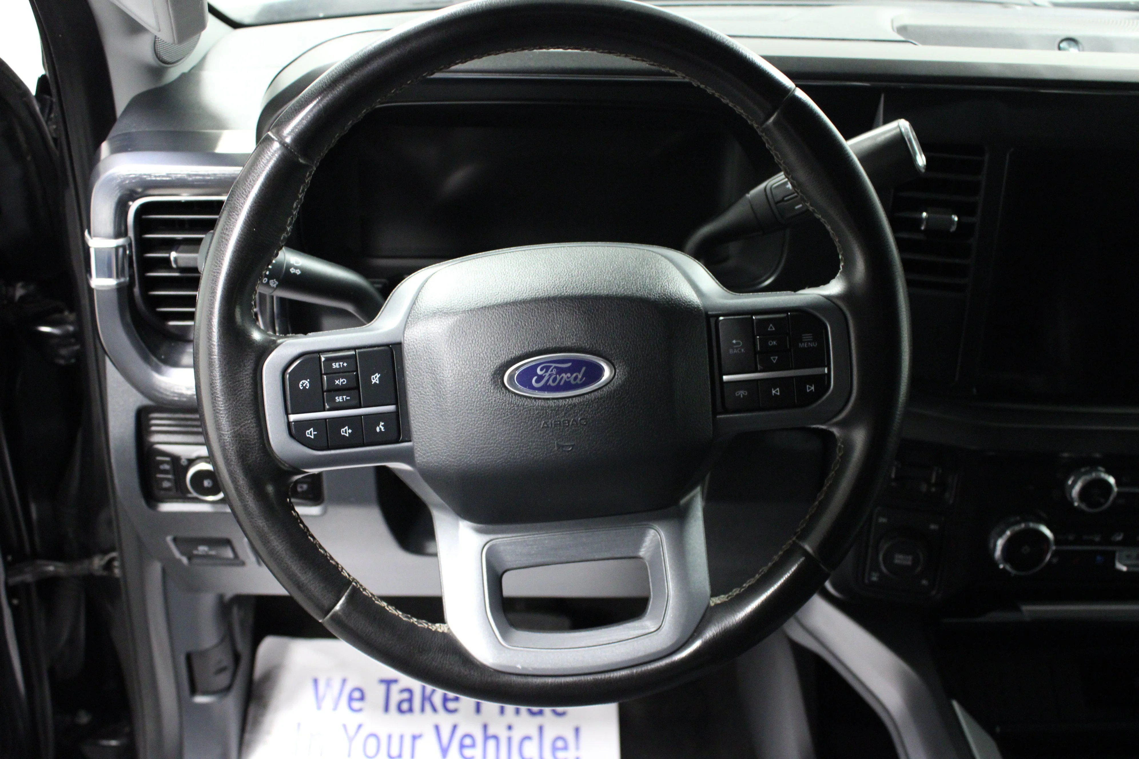 Used 2025 Agate Black Metallic Ford LARIAT image 17