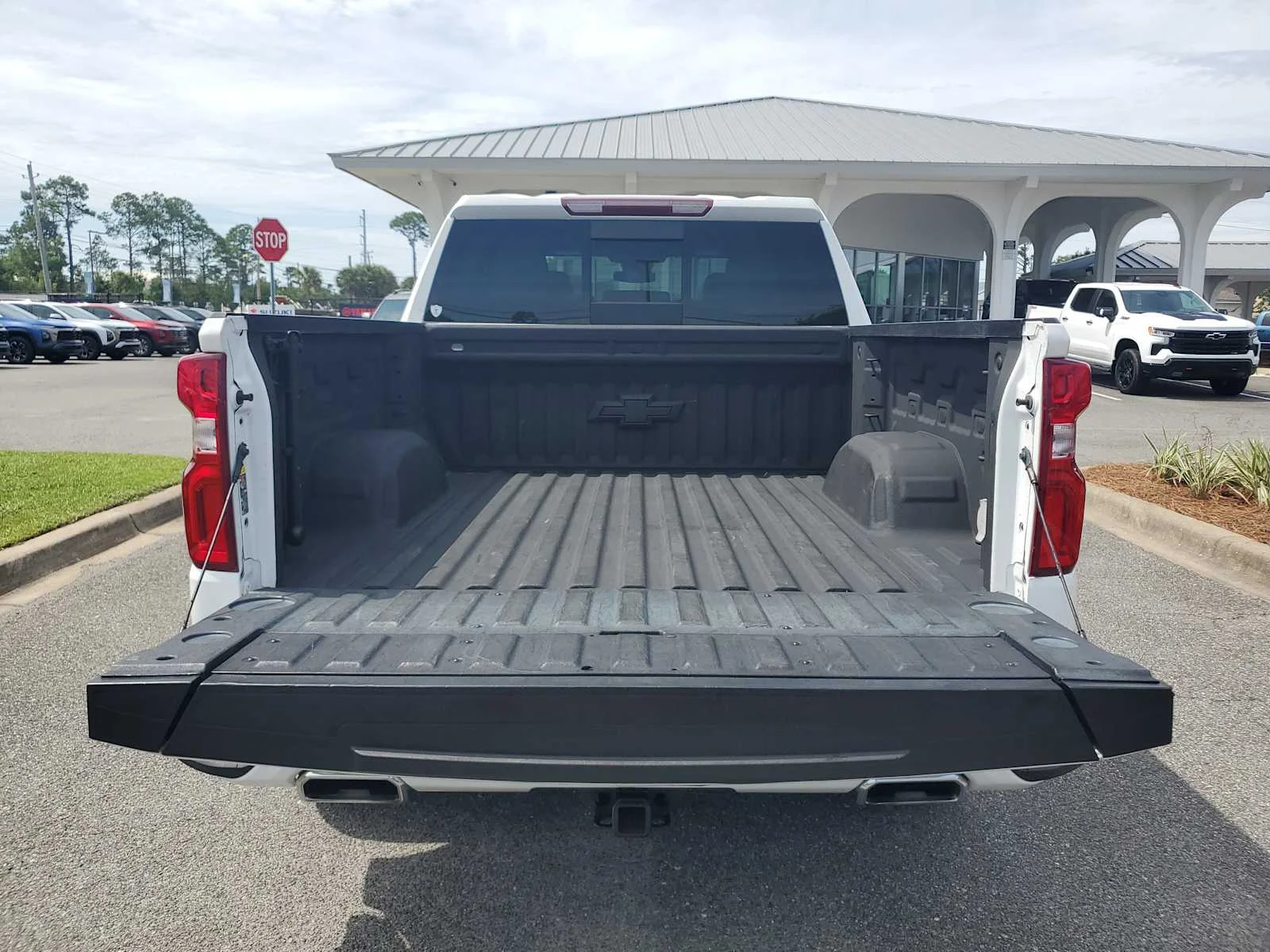 Used 2024 Summit White Chevrolet RST image 5