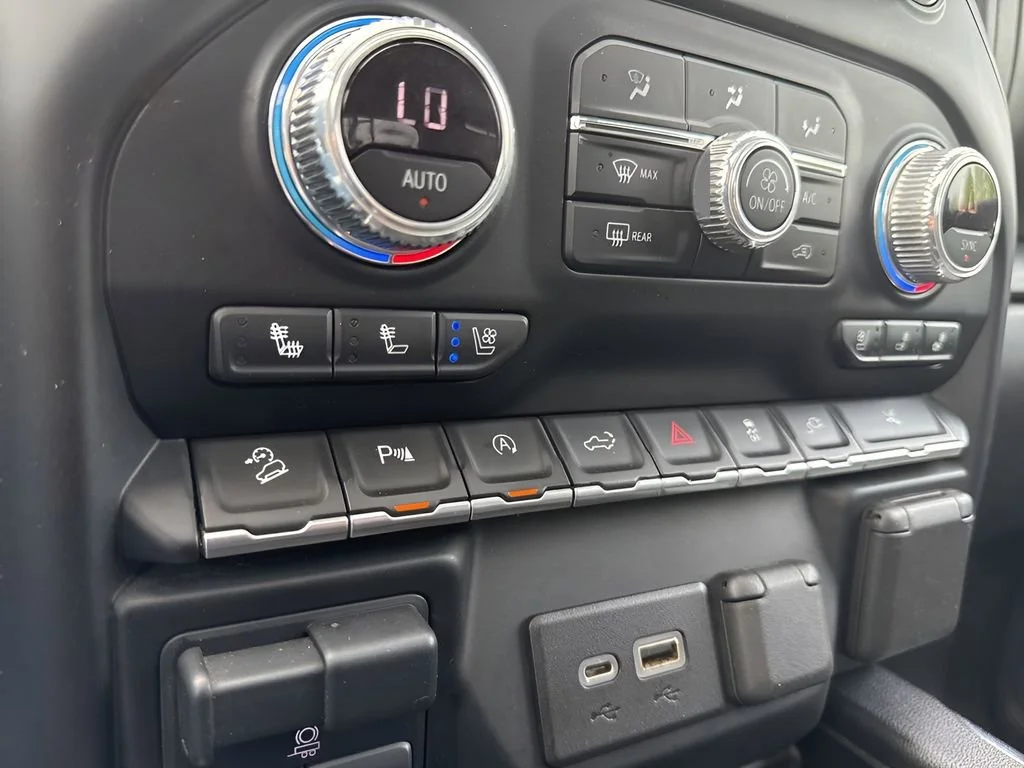 Used 2022 Onyx Black GMC Denali image 24